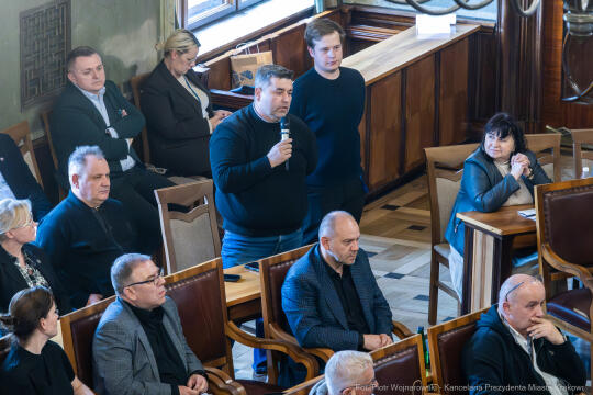 742_ 021_fot. Piotr Wojnarowski.jpg-Miszalski, Kosek, spółdzielnie, zarządcy, dialog, zdjęcia