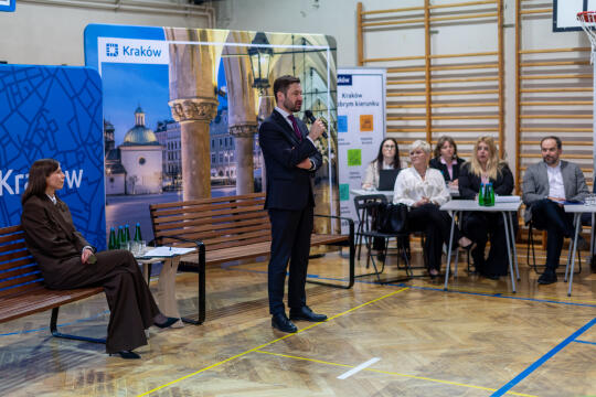 0S4A0464.jpg-Ławka Dialogu, Os. Albertyńskie, Miszalski, Sęk, zdjęcia