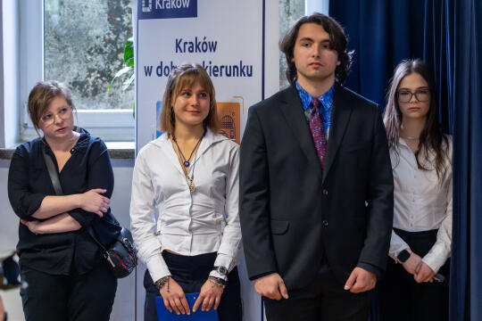 0S4A1310.jpg-Ławka Dialogu z uczniami, Miszalski, Zdjęcia