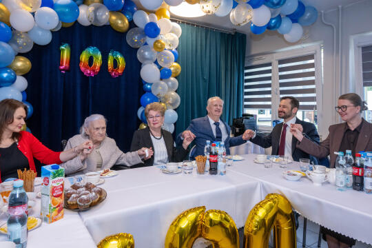 745_ 013_fot. Piotr Wojnarowski.jpg-Miszalski, Wodyńska, DPS, Kluzeka, wizyta, Okońska, zdjęcia