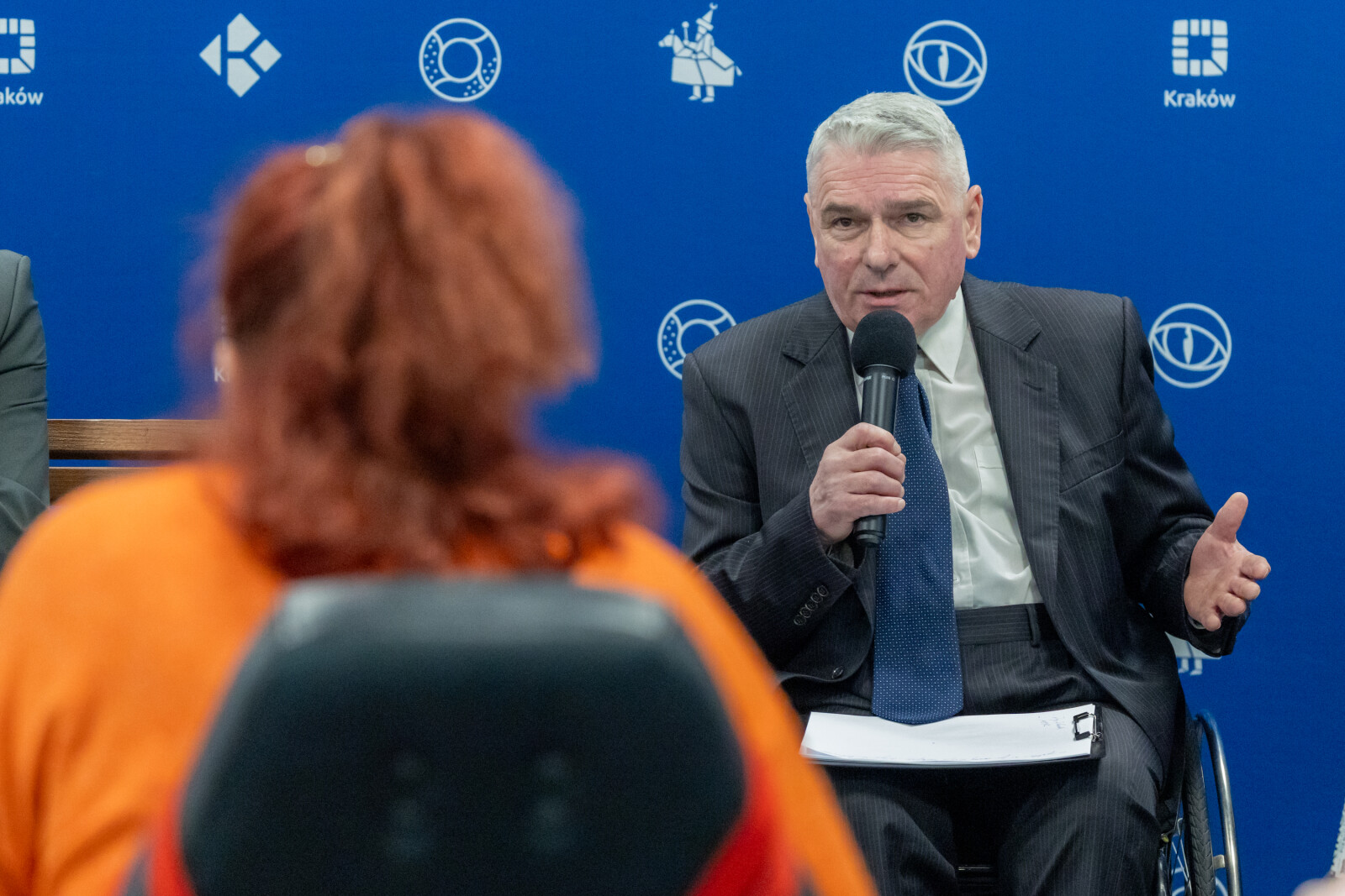 0S4A2433.jpg-Ławka Dialogu, Miszalski, Kracik, Mazur,  Autor: B. Świerzowski