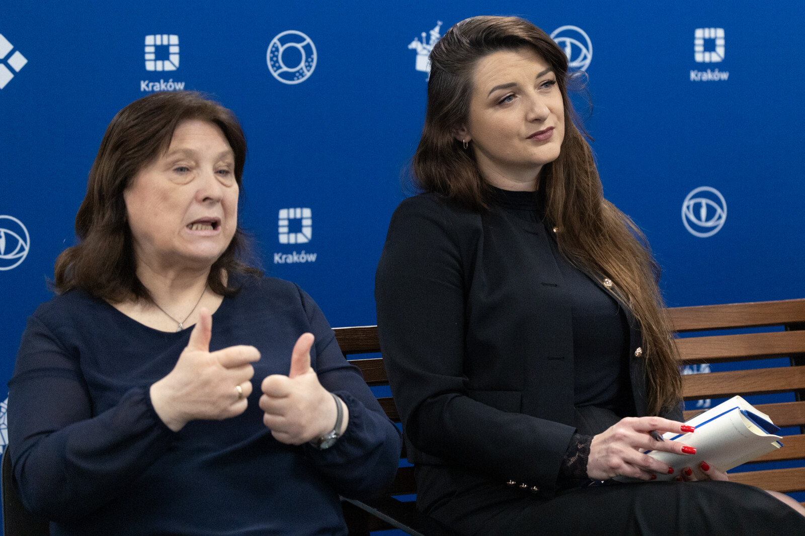 0S4A2453.jpg-Ławka Dialogu, Miszalski, Kracik, Mazur,  Autor: B. Świerzowski