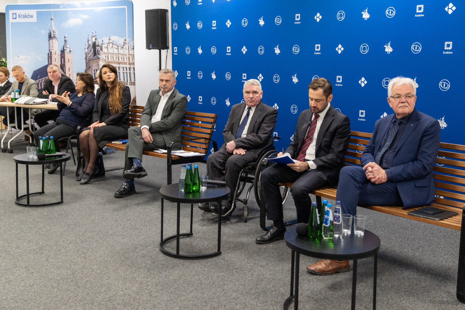 0S4A2657.jpg-Ławka Dialogu, Miszalski, Kracik, Mazur,  Autor: B. Świerzowski