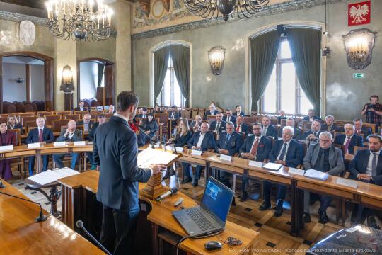 Miszalski, Mazur, Krakowska Rada Przedsiębiorczości, wręczenie, akty powołania, zdjęcia