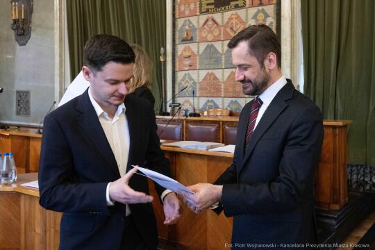 Miszalski, Mazur, Krakowska Rada Przedsiębiorczości, wręczenie, akty powołania, zdjęcia