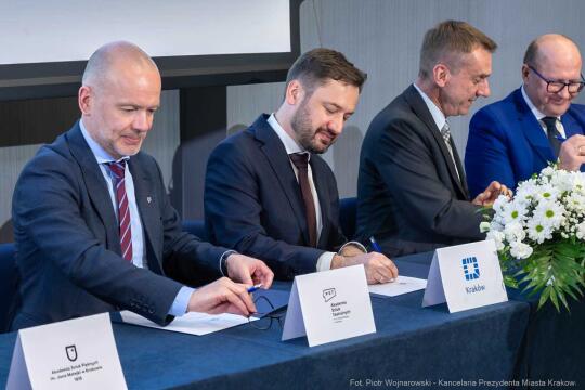 750_013_fot. Piotr Wojnarowski.jpg-porozumienie, niepełnosprawni, rektorzy, Miszalski