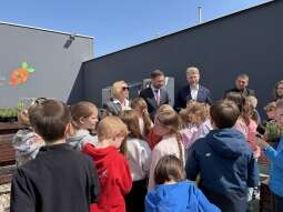 Wiosna na dachu szkoły! Tak Kraków tworzy „Ogrody z klasą”