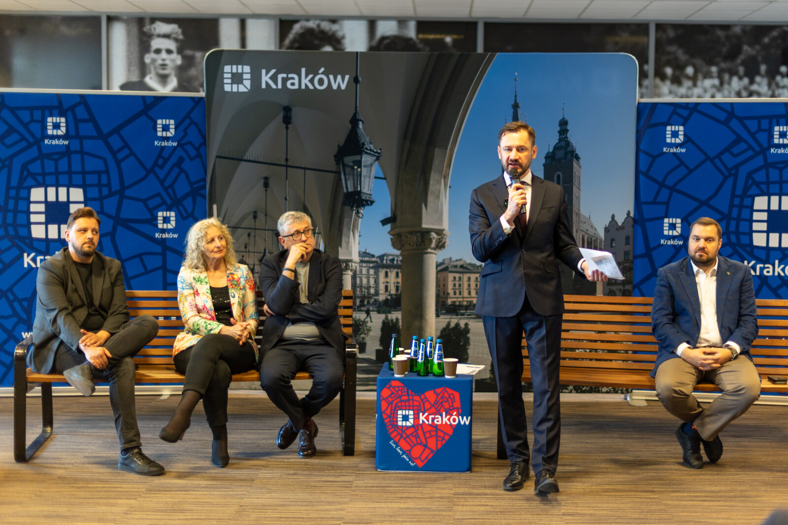 0S4A5880.jpg-Ławka Dialogu, Kluby Sportowe, Miszalski, Sęk  Autor: B. Świerzowski