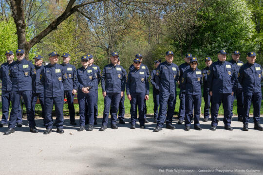Miszalski, Straż Miejska, drzewa, sadzenie, 35 lat, jubileusz, zdjęciA