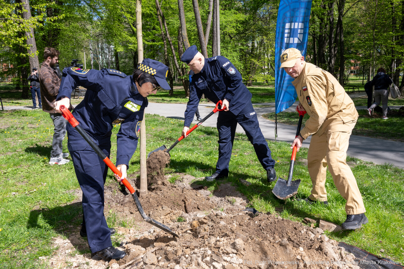 Miszalski, Straż Miejska, drzewa, sadzenie, 35 lat, jubileusz, zdjęciA  Autor: Piotr Wojnarowski