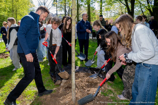 Miszalski, Straż Miejska, drzewa, sadzenie, 35 lat, jubileusz, zdjęciA