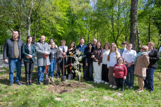 Miszalski, Straż Miejska, drzewa, sadzenie, 35 lat, jubileusz, zdjęciA