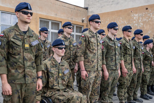 754_003_fot. Piotr Wojnarowski.jpg-Miszalski, pożegnanie, kadeci, XXV LO, pożegnanie, maturzyści