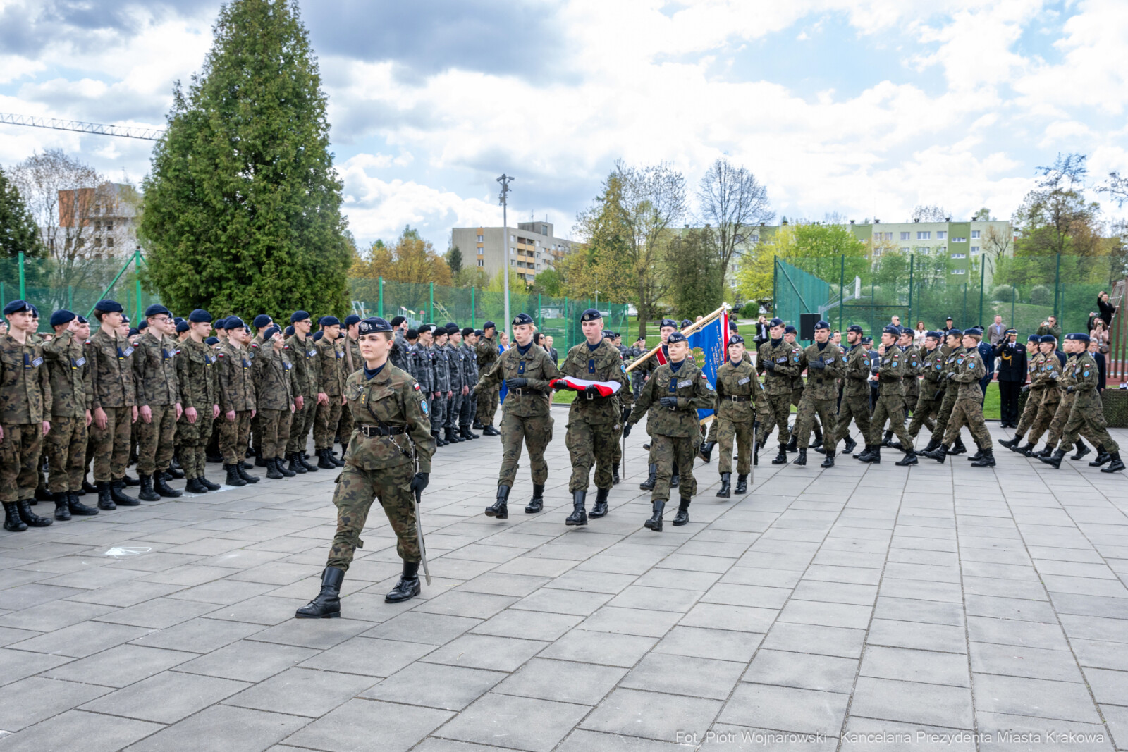 754_008_fot. Piotr Wojnarowski.jpg-Miszalski, pożegnanie, kadeci, XXV LO, pożegnanie, maturzyści  Autor: Piotr Wojnarowski