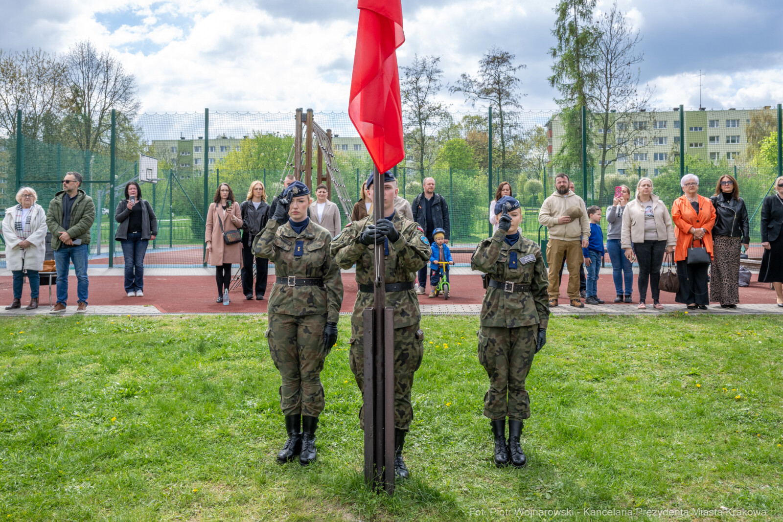 754_012_fot. Piotr Wojnarowski.jpg-Miszalski, pożegnanie, kadeci, XXV LO, pożegnanie, maturzyści  Autor: Piotr Wojnarowski