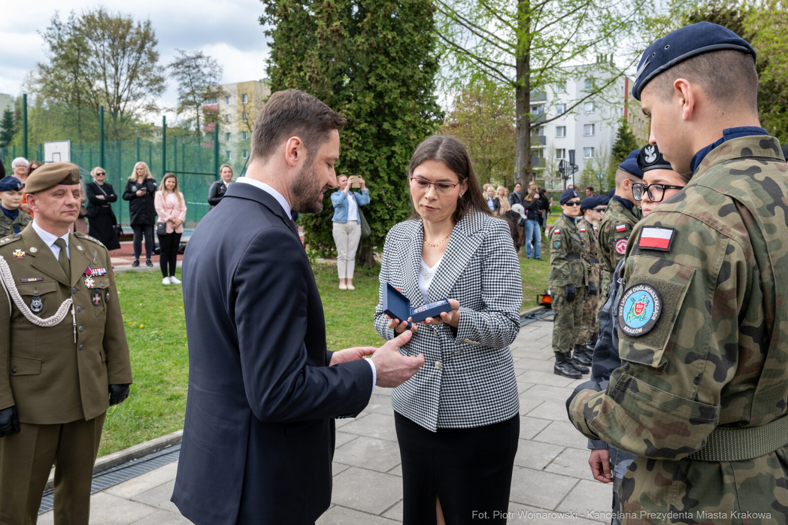 754_017_fot. Piotr Wojnarowski.jpg-Miszalski, pożegnanie, kadeci, XXV LO, pożegnanie, maturzyści  Autor: Piotr Wojnarowski