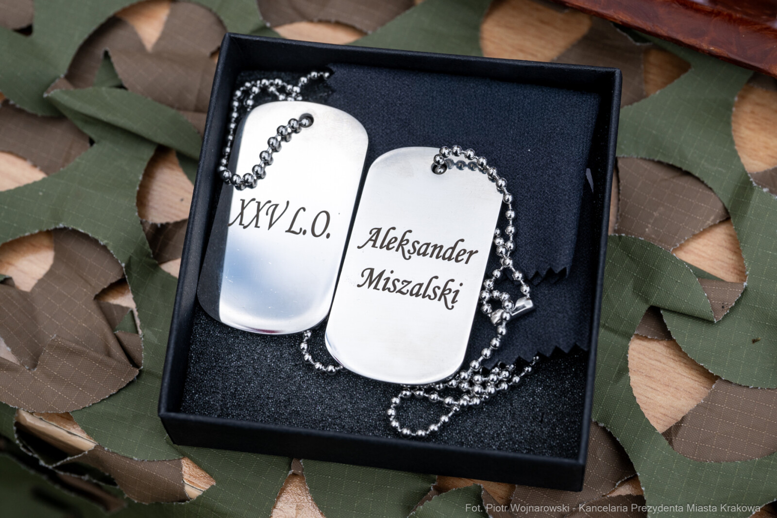 754_018_fot. Piotr Wojnarowski.jpg-Miszalski, pożegnanie, kadeci, XXV LO, pożegnanie, maturzyści  Autor: Piotr Wojnarowski