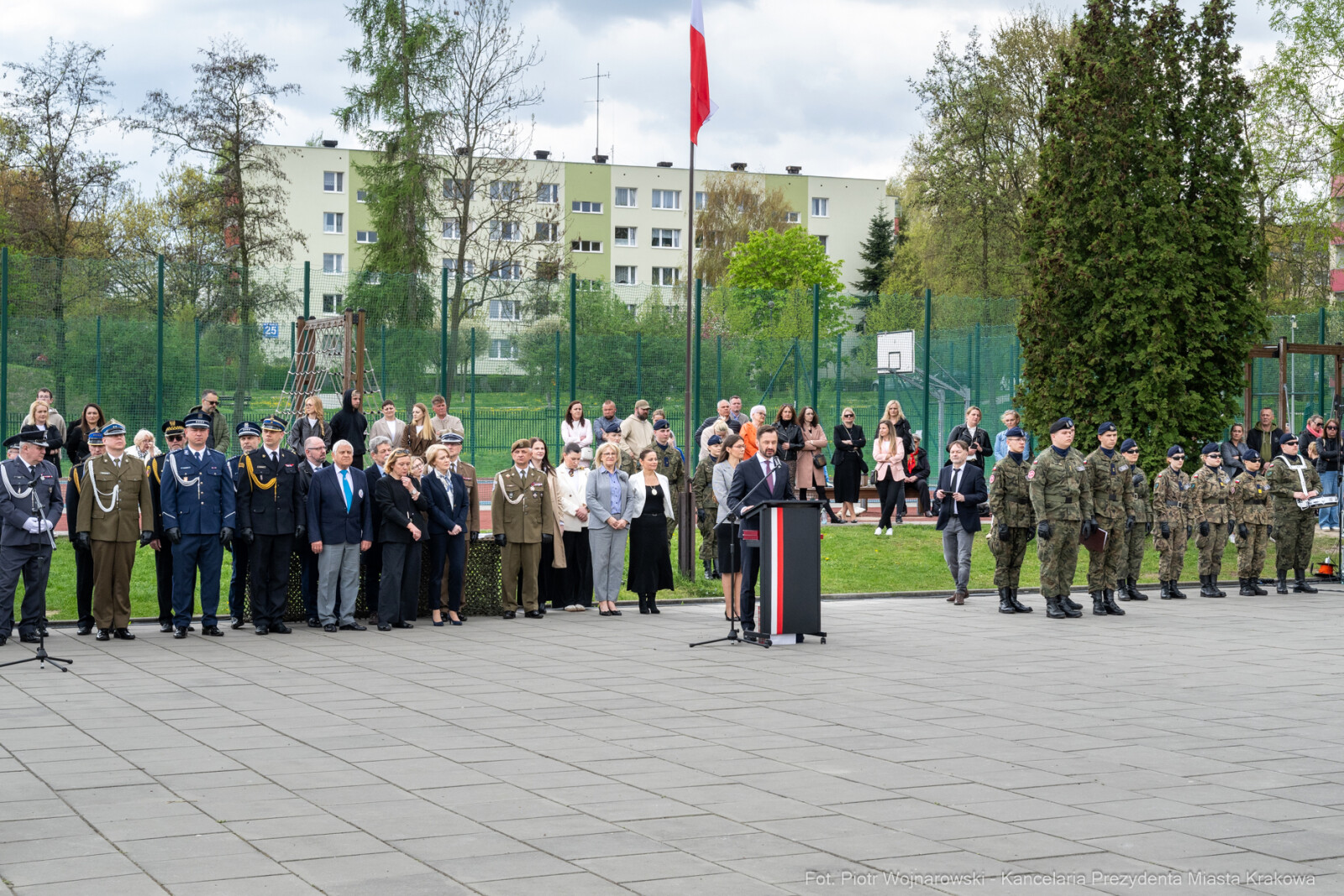 754_023_fot. Piotr Wojnarowski.jpg-Miszalski, pożegnanie, kadeci, XXV LO, pożegnanie, maturzyści  Autor: Piotr Wojnarowski