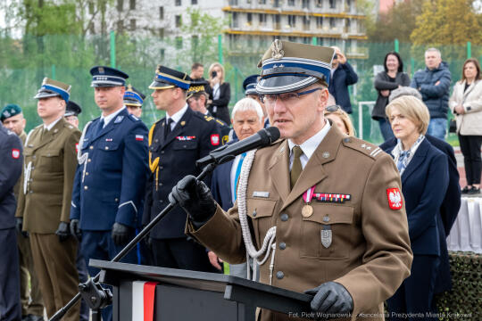 754_027_fot. Piotr Wojnarowski.jpg-Miszalski, pożegnanie, kadeci, XXV LO, pożegnanie, maturzyści