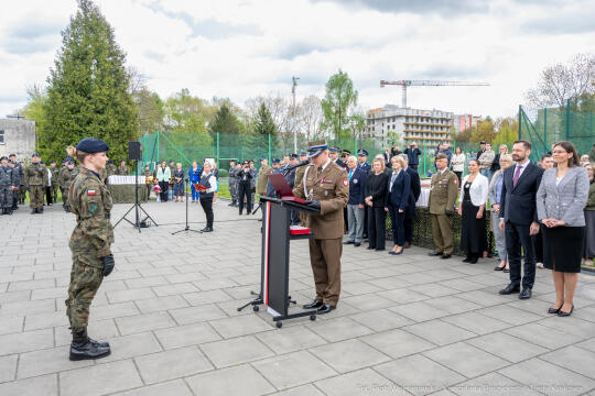 754_030_fot. Piotr Wojnarowski.jpg-Miszalski, pożegnanie, kadeci, XXV LO, pożegnanie, maturzyści