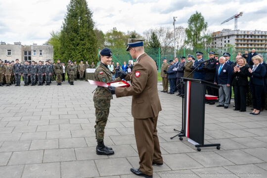 754_032_fot. Piotr Wojnarowski.jpg-Miszalski, pożegnanie, kadeci, XXV LO, pożegnanie, maturzyści