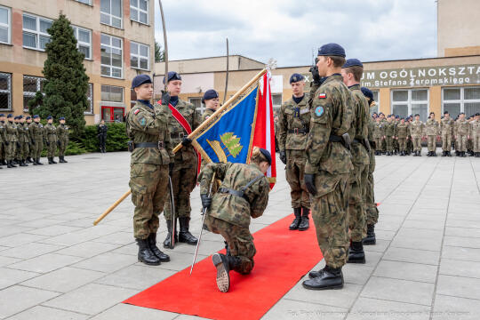 754_036_fot. Piotr Wojnarowski.jpg-Miszalski, pożegnanie, kadeci, XXV LO, pożegnanie, maturzyści