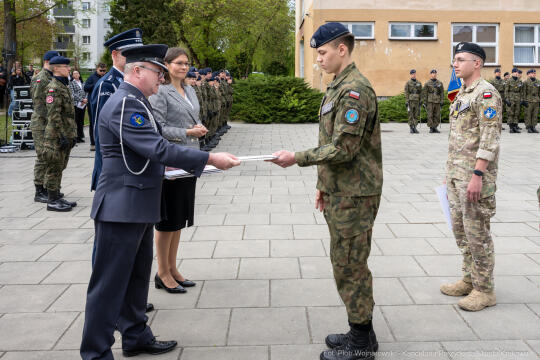 754_043_fot. Piotr Wojnarowski.jpg-Miszalski, pożegnanie, kadeci, XXV LO, pożegnanie, maturzyści