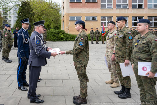 754_045_fot. Piotr Wojnarowski.jpg-Miszalski, pożegnanie, kadeci, XXV LO, pożegnanie, maturzyści