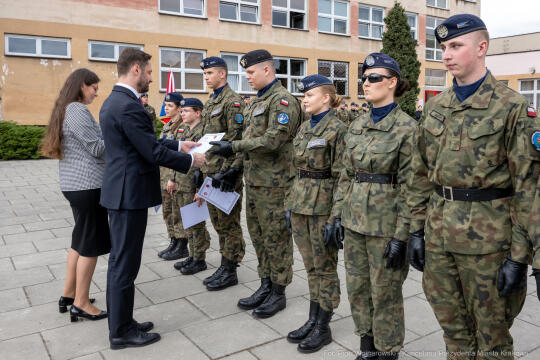 754_051_fot. Piotr Wojnarowski.jpg-Miszalski, pożegnanie, kadeci, XXV LO, pożegnanie, maturzyści