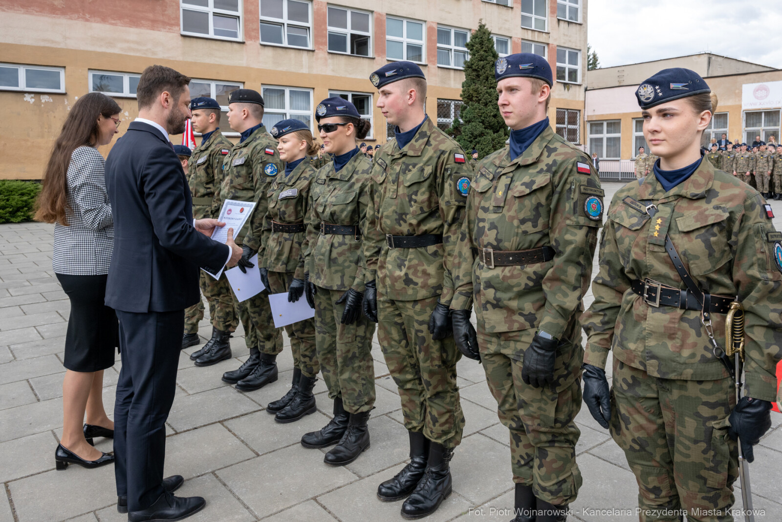 754_053_fot. Piotr Wojnarowski.jpg-Miszalski, pożegnanie, kadeci, XXV LO, pożegnanie, maturzyści  Autor: Piotr Wojnarowski