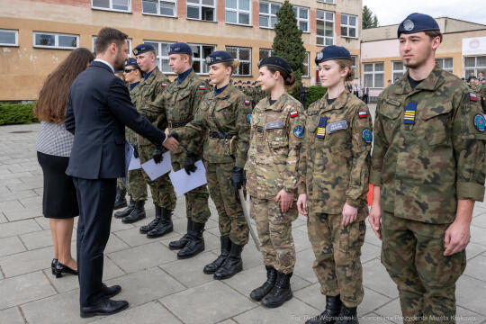 754_055_fot. Piotr Wojnarowski.jpg-Miszalski, pożegnanie, kadeci, XXV LO, pożegnanie, maturzyści