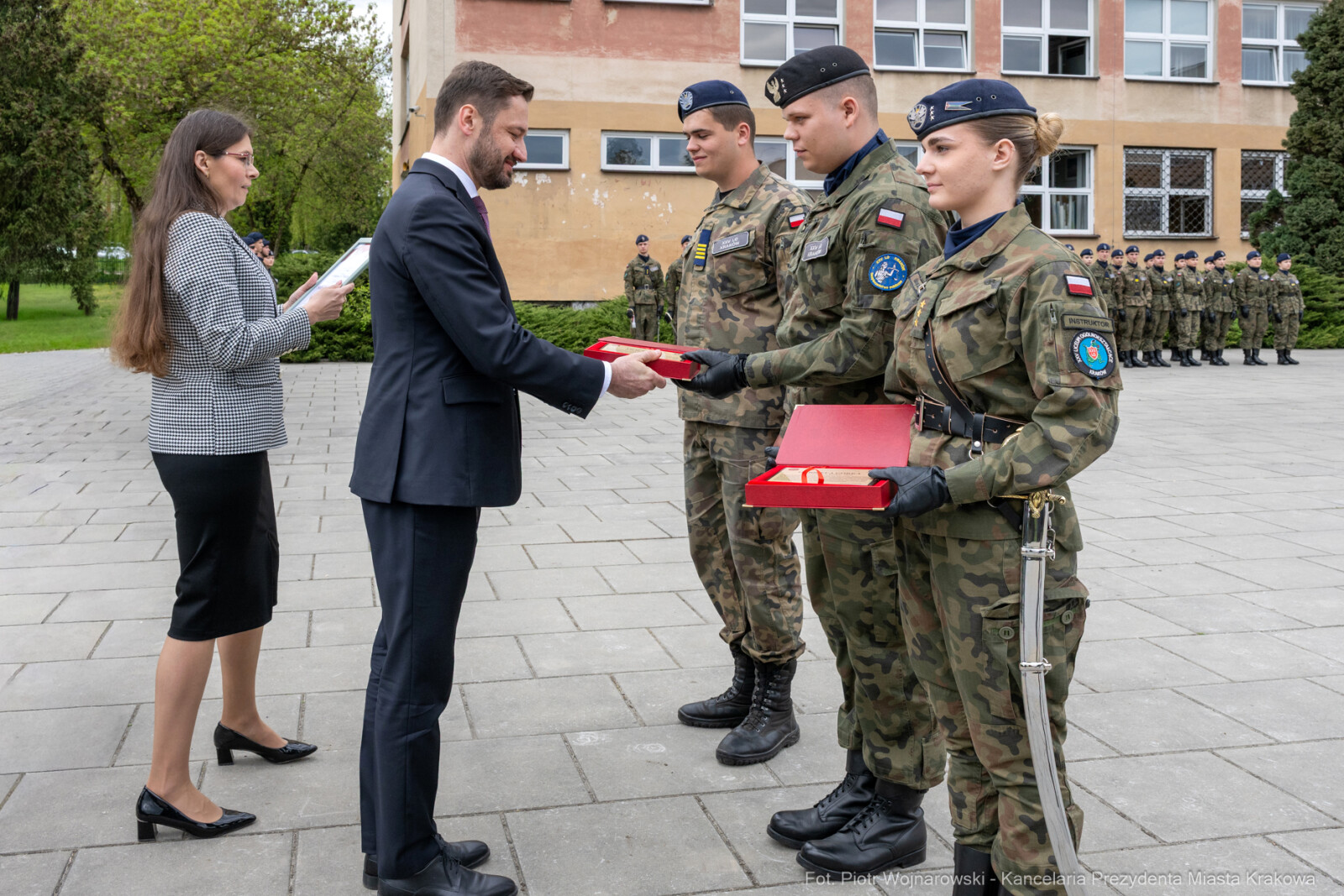 754_065_fot. Piotr Wojnarowski.jpg-Miszalski, pożegnanie, kadeci, XXV LO, pożegnanie, maturzyści  Autor: Piotr Wojnarowski