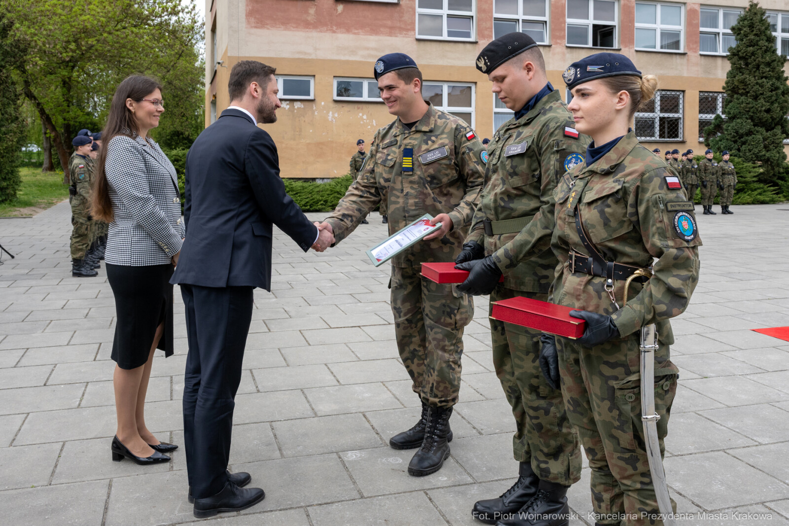 754_067_fot. Piotr Wojnarowski.jpg-Miszalski, pożegnanie, kadeci, XXV LO, pożegnanie, maturzyści  Autor: Piotr Wojnarowski