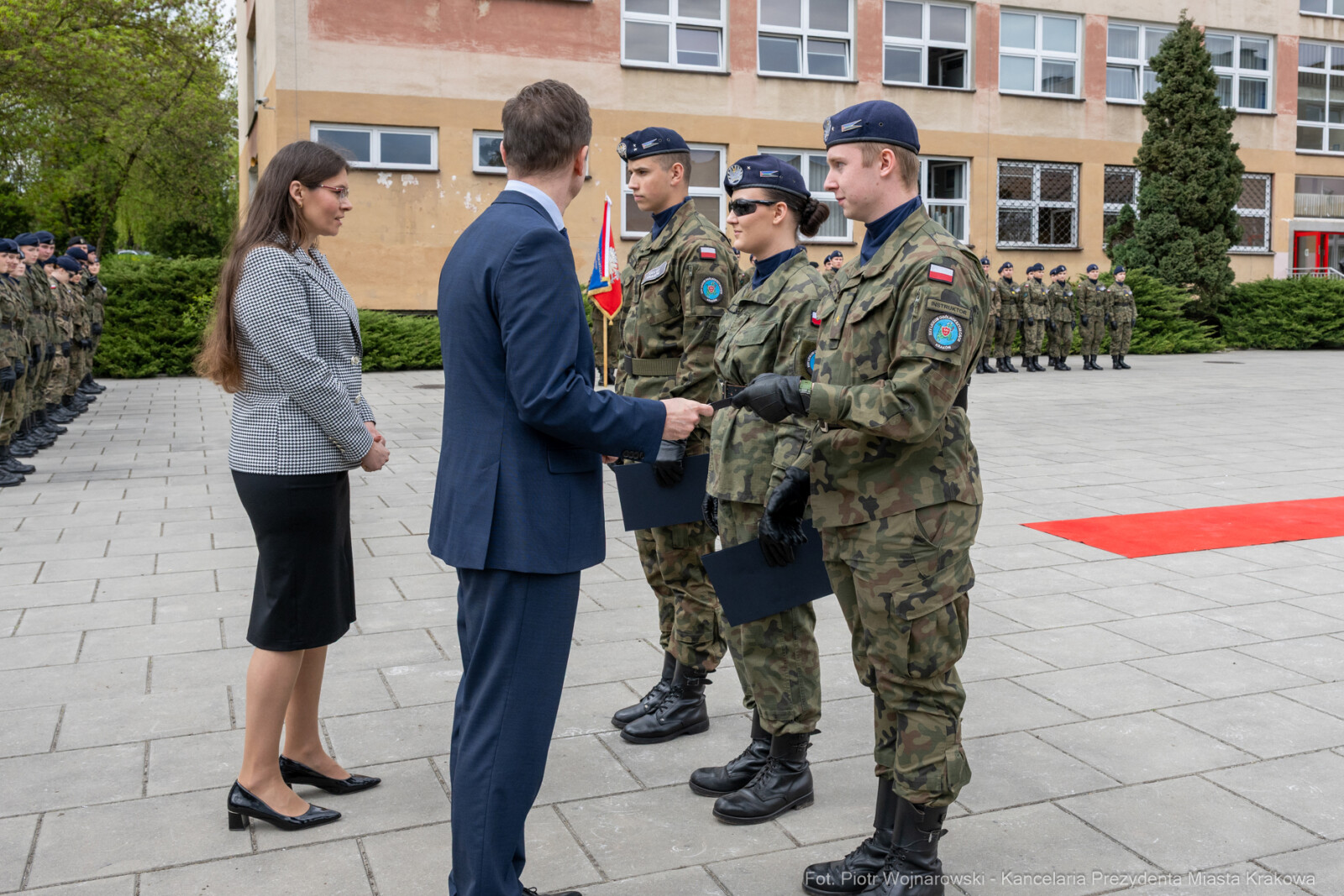 754_071_fot. Piotr Wojnarowski.jpg-Miszalski, pożegnanie, kadeci, XXV LO, pożegnanie, maturzyści  Autor: Piotr Wojnarowski