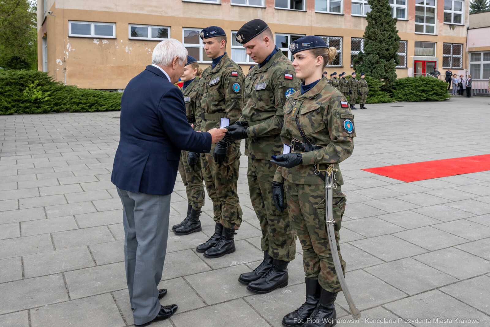 754_074_fot. Piotr Wojnarowski.jpg-Miszalski, pożegnanie, kadeci, XXV LO, pożegnanie, maturzyści  Autor: Piotr Wojnarowski