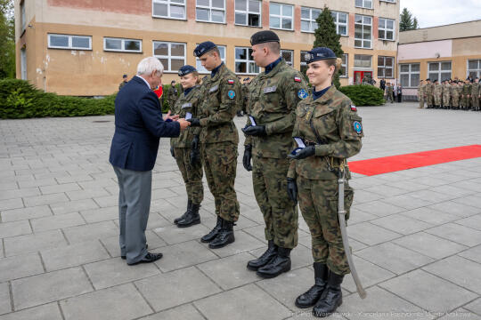 754_075_fot. Piotr Wojnarowski.jpg-Miszalski, pożegnanie, kadeci, XXV LO, pożegnanie, maturzyści