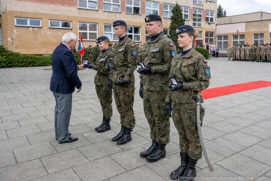 754_076_fot. Piotr Wojnarowski.jpg-Miszalski, pożegnanie, kadeci, XXV LO, pożegnanie, maturzyści