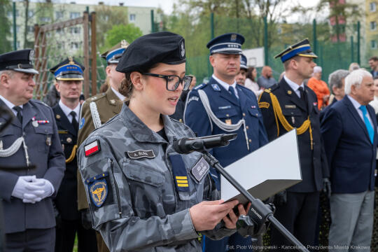 754_077_fot. Piotr Wojnarowski.jpg-Miszalski, pożegnanie, kadeci, XXV LO, pożegnanie, maturzyści