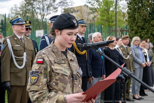 754_078_fot. Piotr Wojnarowski.jpg-Miszalski, pożegnanie, kadeci, XXV LO, pożegnanie, maturzyści