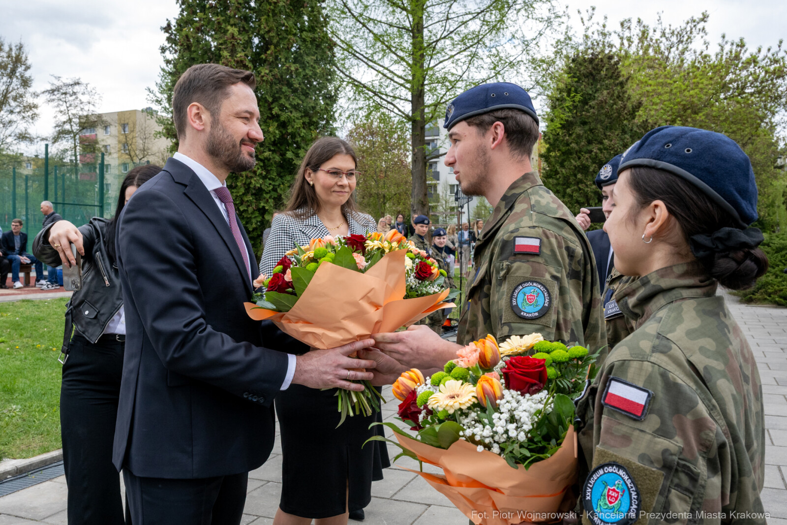 754_080_fot. Piotr Wojnarowski.jpg-Miszalski, pożegnanie, kadeci, XXV LO, pożegnanie, maturzyści  Autor: Piotr Wojnarowski