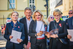 Tłumy krakowian zaśpiewały na Małym Rynku podczas 95. Krakowskiej Lekcji Śpiewania