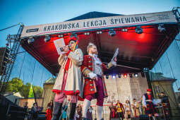 Tłumy krakowian zaśpiewały na Małym Rynku podczas 95. Krakowskiej Lekcji Śpiewania
