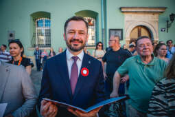 Tłumy krakowian zaśpiewały na Małym Rynku podczas 95. Krakowskiej Lekcji Śpiewania