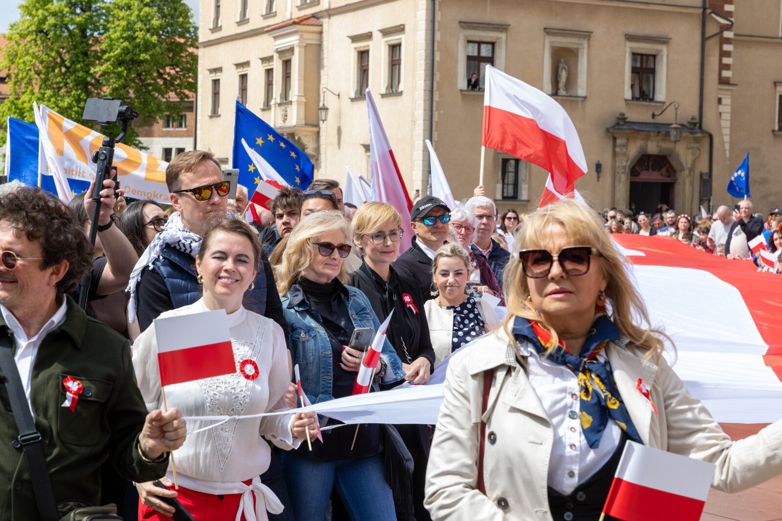 BŚ_UMK_20260501_0S4A6774.jpg-1 Maja, Flaga, Pochód, Zdjęcia, Miszalski  Autor: B. Świerzowski