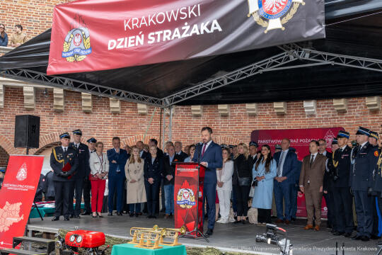 UMK_D_004_037_fot. Piotr Wojnarowski.jpg-Miszalski, Dzień Strażaka, Barbakan, otwarcie bramy