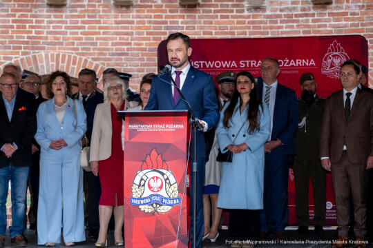 UMK_D_004_038_fot. Piotr Wojnarowski.jpg-Miszalski, Dzień Strażaka, Barbakan, otwarcie bramy