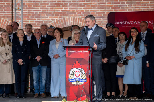 UMK_D_004_041_fot. Piotr Wojnarowski.jpg-Miszalski, Dzień Strażaka, Barbakan, otwarcie bramy