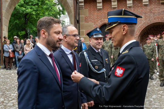 UMK_D_004_075_fot. Piotr Wojnarowski.jpg-Miszalski, Dzień Strażaka, Barbakan, otwarcie bramy