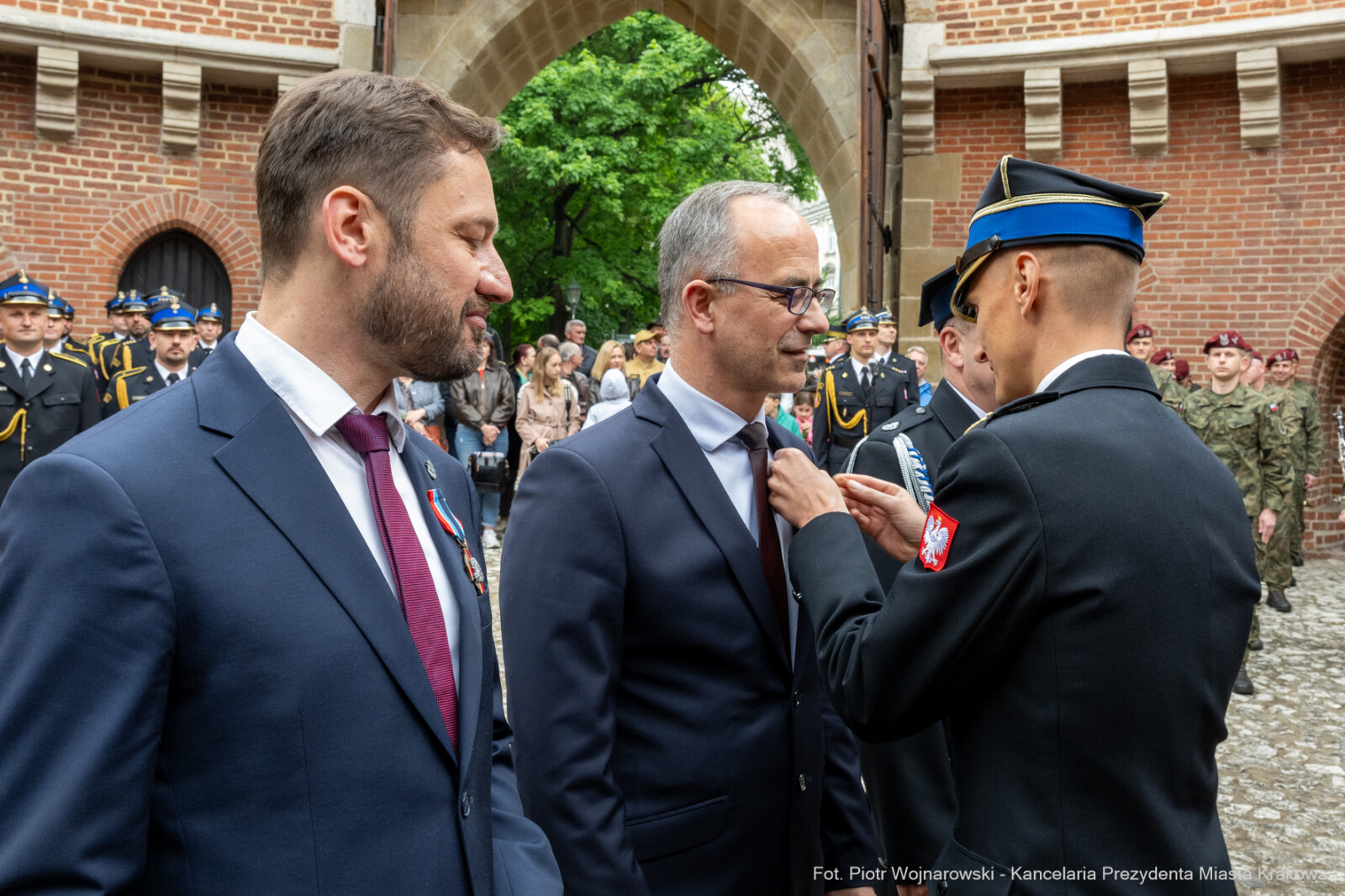 UMK_D_004_079_fot. Piotr Wojnarowski.jpg-Miszalski, Dzień Strażaka, Barbakan, otwarcie bramy  Autor: Piotr Wojnarowski