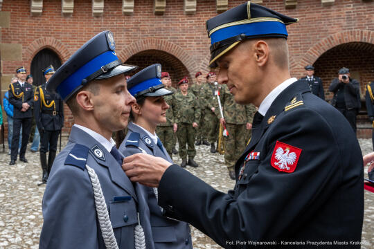 UMK_D_004_084_fot. Piotr Wojnarowski.jpg-Miszalski, Dzień Strażaka, Barbakan, otwarcie bramy